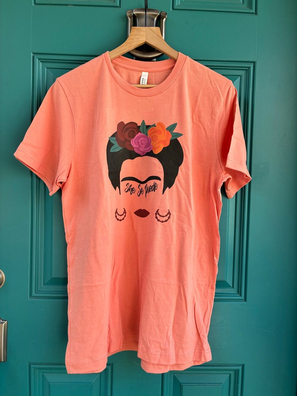 Bella + Canvas T-Shirt Frida Kahlo She Se Puede Coral Unisex Men's size Large
